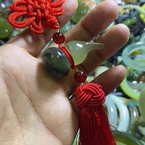 岫玉未镶嵌车挂一个