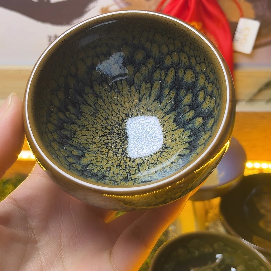 茶盏你的心在滴血我不敢