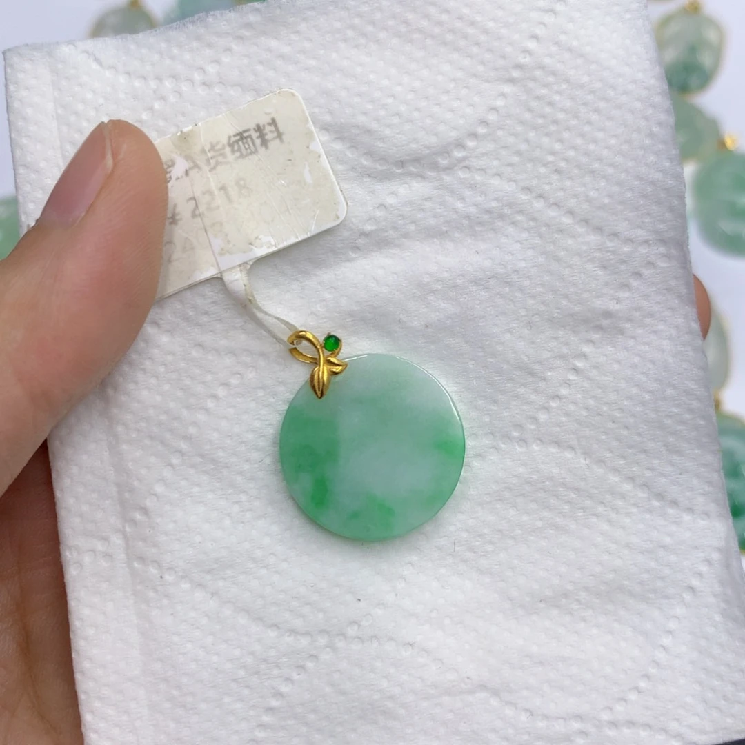 翡翠18K金镶嵌颈饰李*欣翡翠