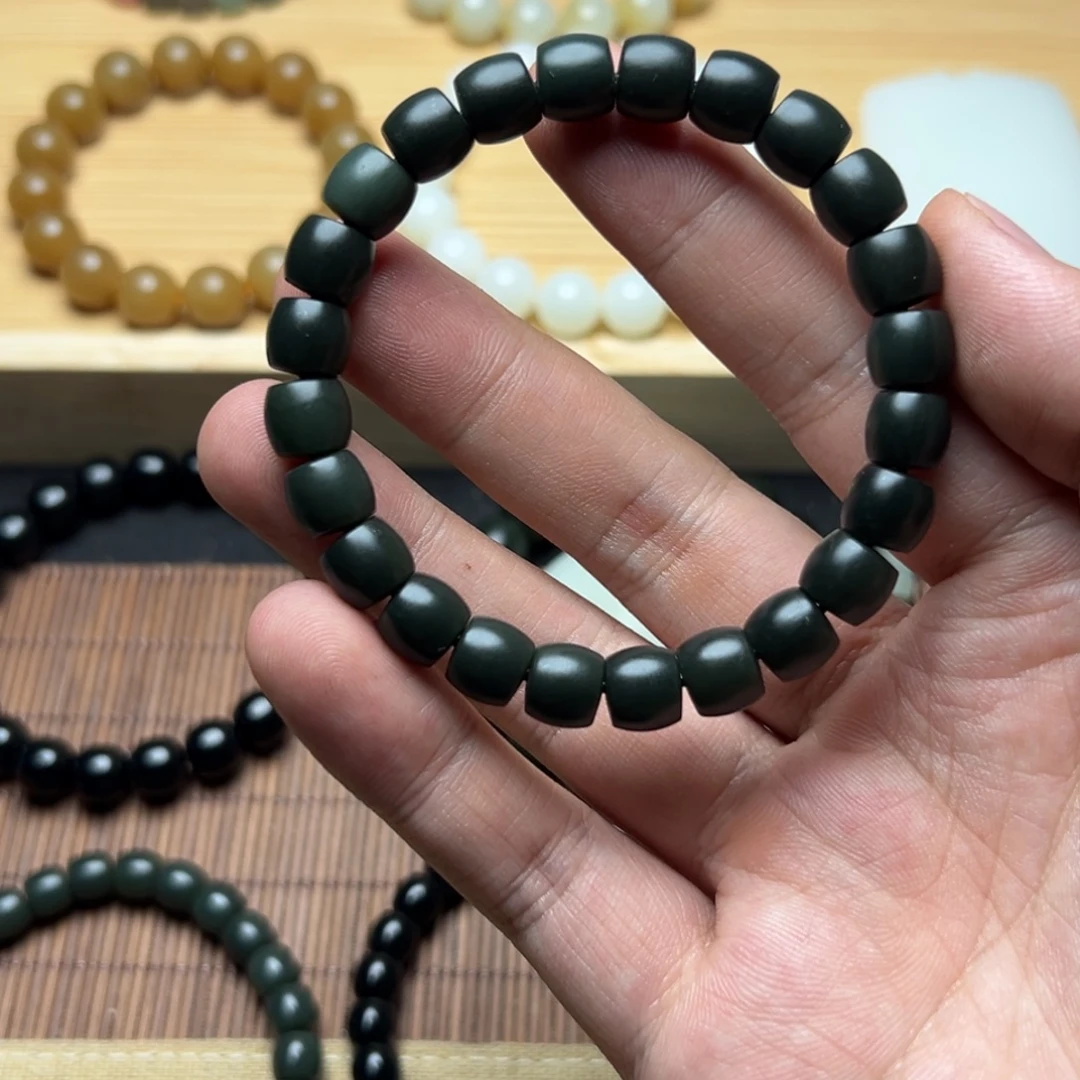 福***李和田玉未镶嵌颈饰