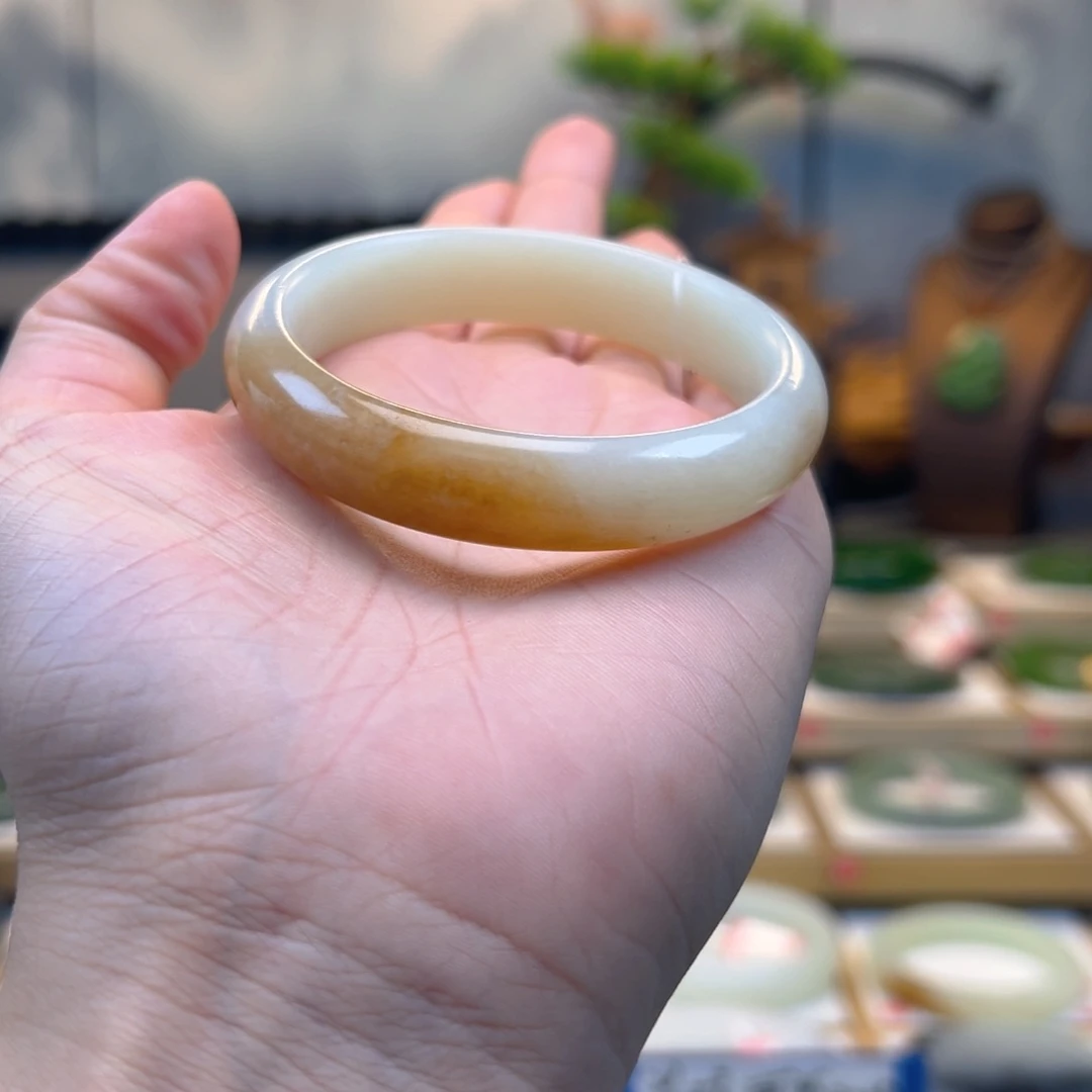 和田玉手镯未镶嵌7