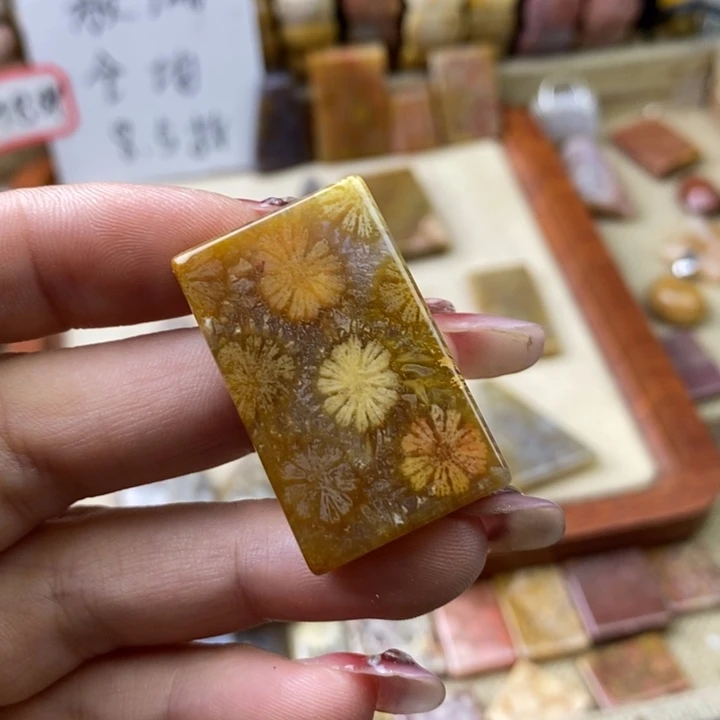石英岩玉合金颈饰