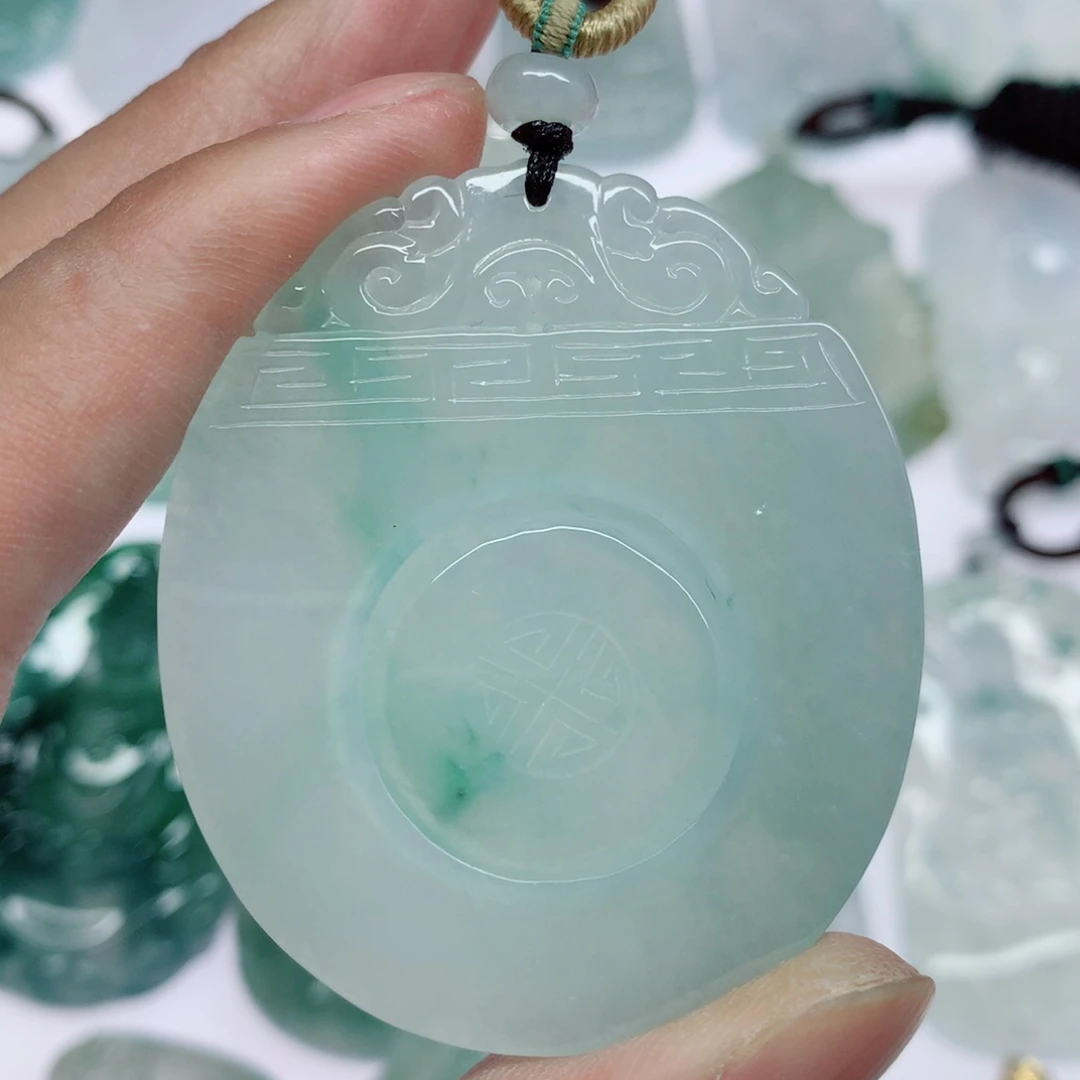 翡翠未镶嵌颈饰无事牌
