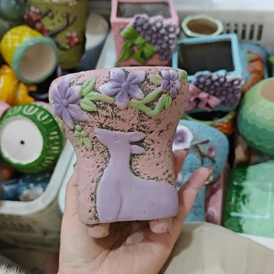 当场拍满15元发货不凑不发，花盆盆口不方不圆有针孔黑点是正常的，