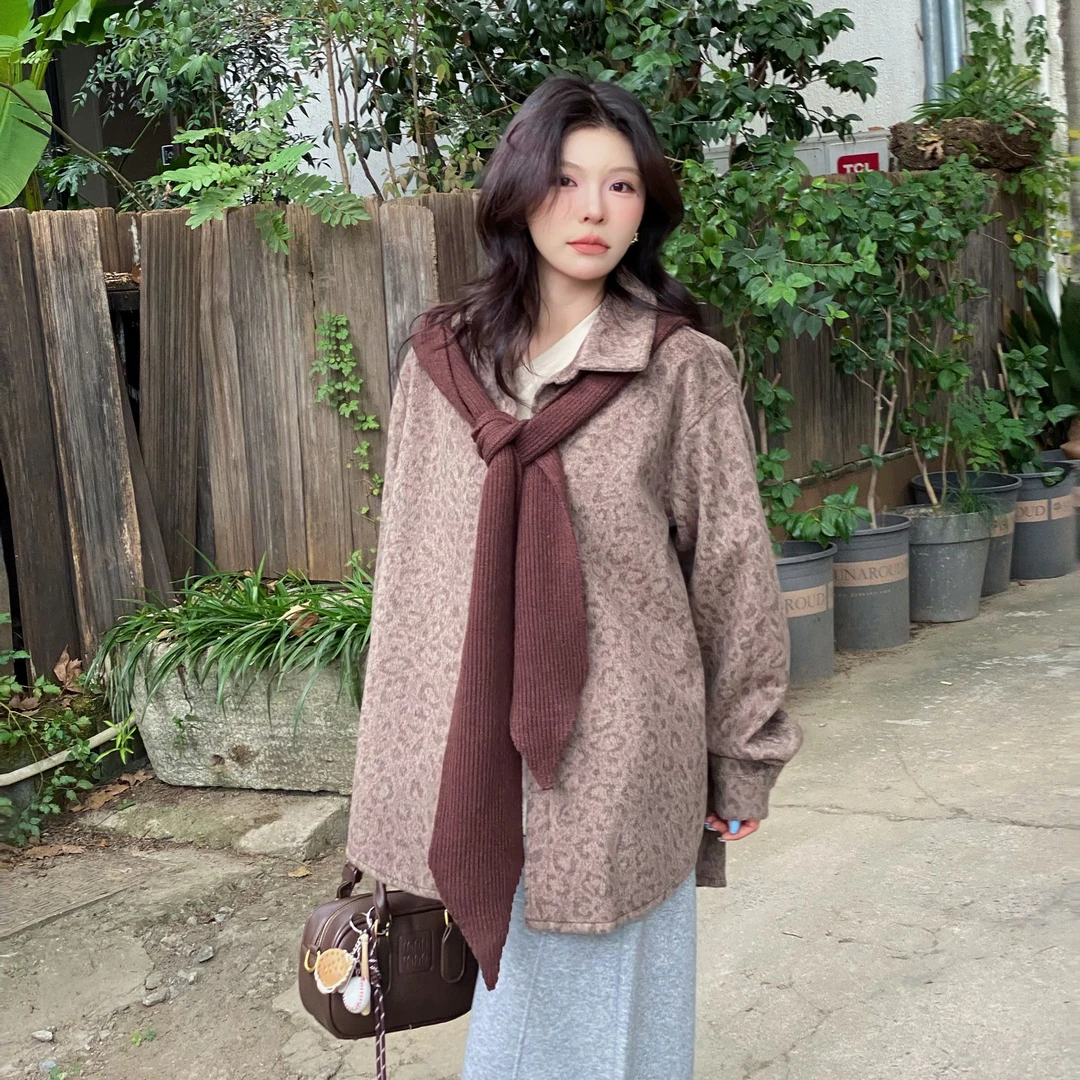 【顽皮豹】个性十足豹纹毛呢翻领外套