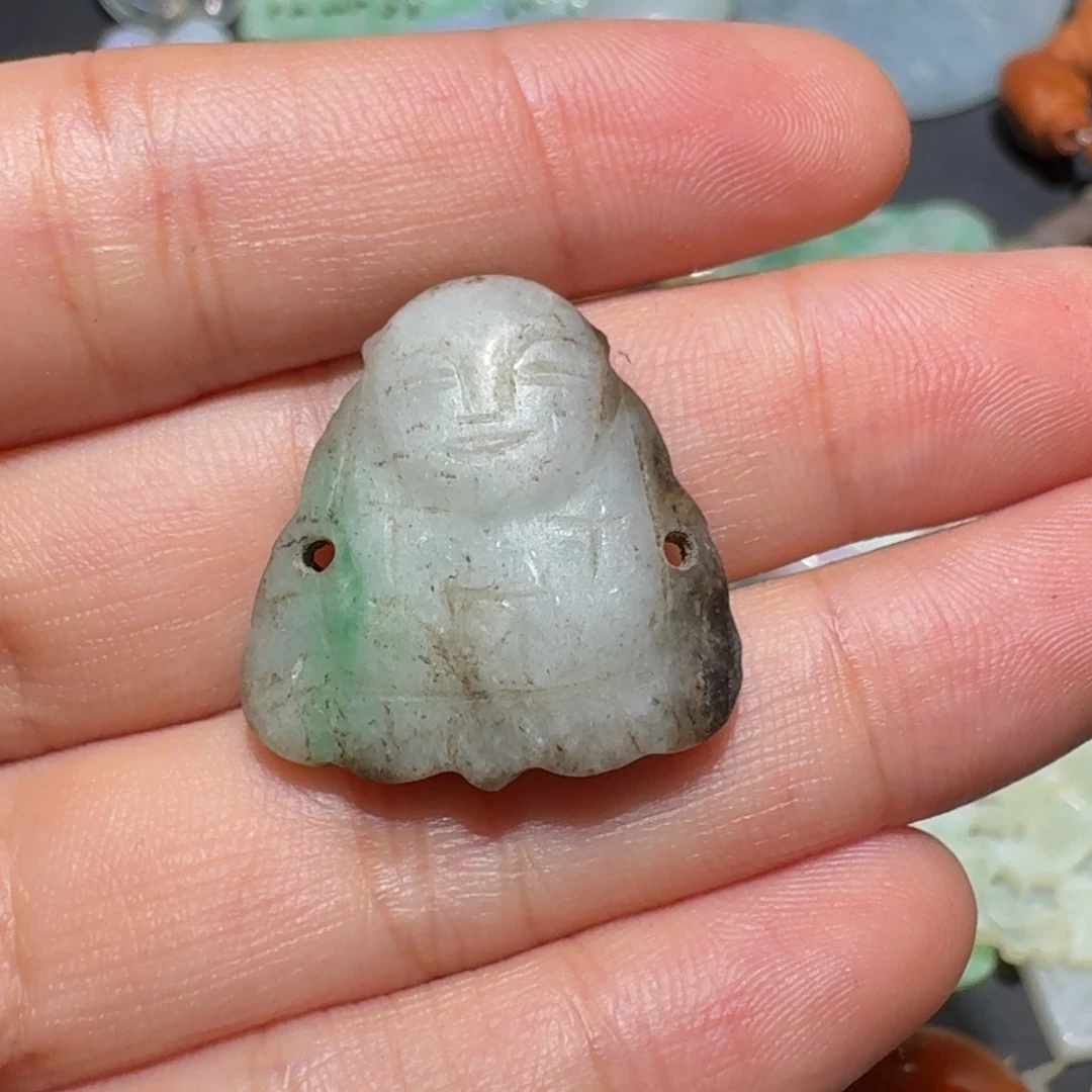 翡翠未镶嵌颈饰晨