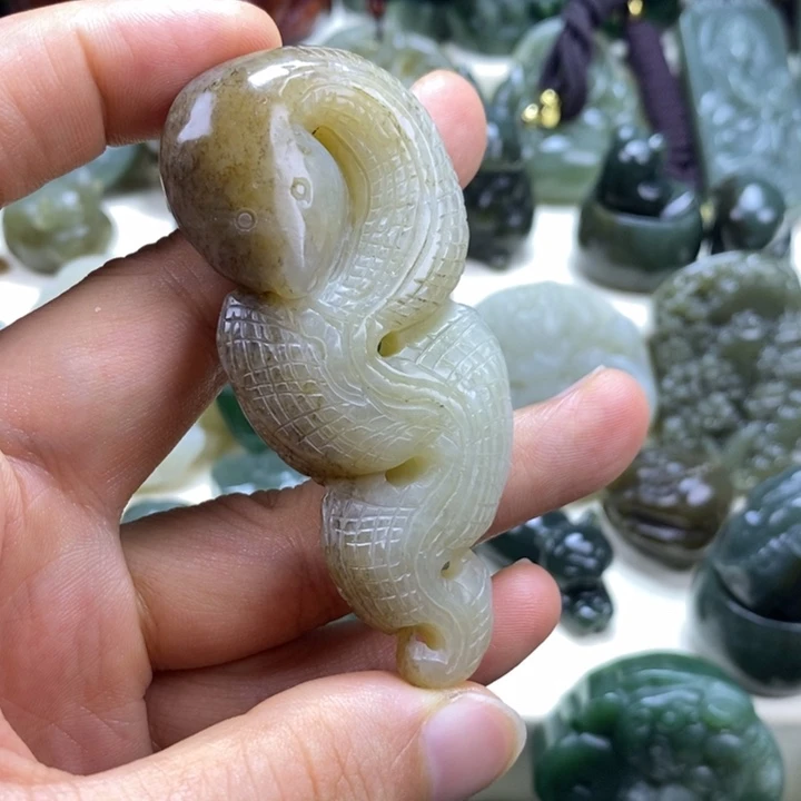 和田玉未镶嵌颈饰