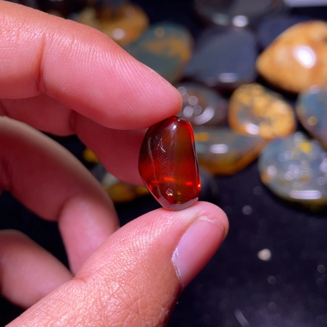 未镶嵌琥珀裸石云**心，