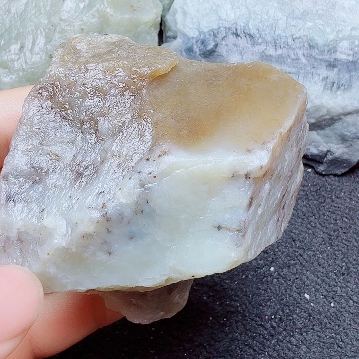 未镶嵌和田玉（糖玉）珠宝半成品
