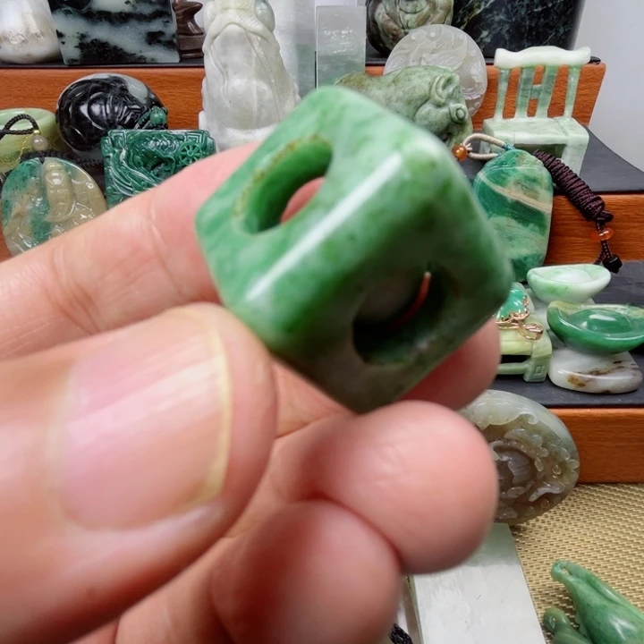 独山玉未镶嵌珠宝半成品