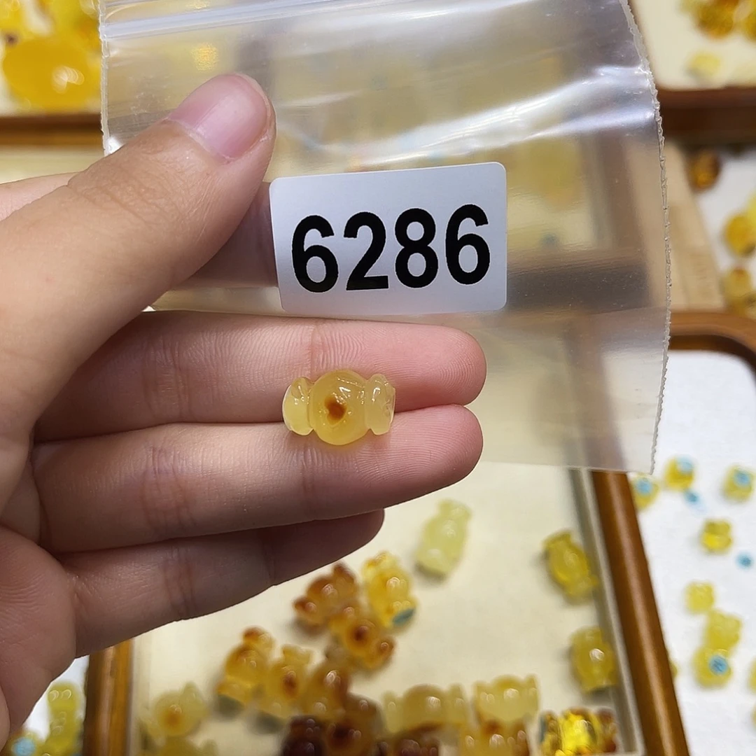 琥珀未镶嵌珠宝奇石