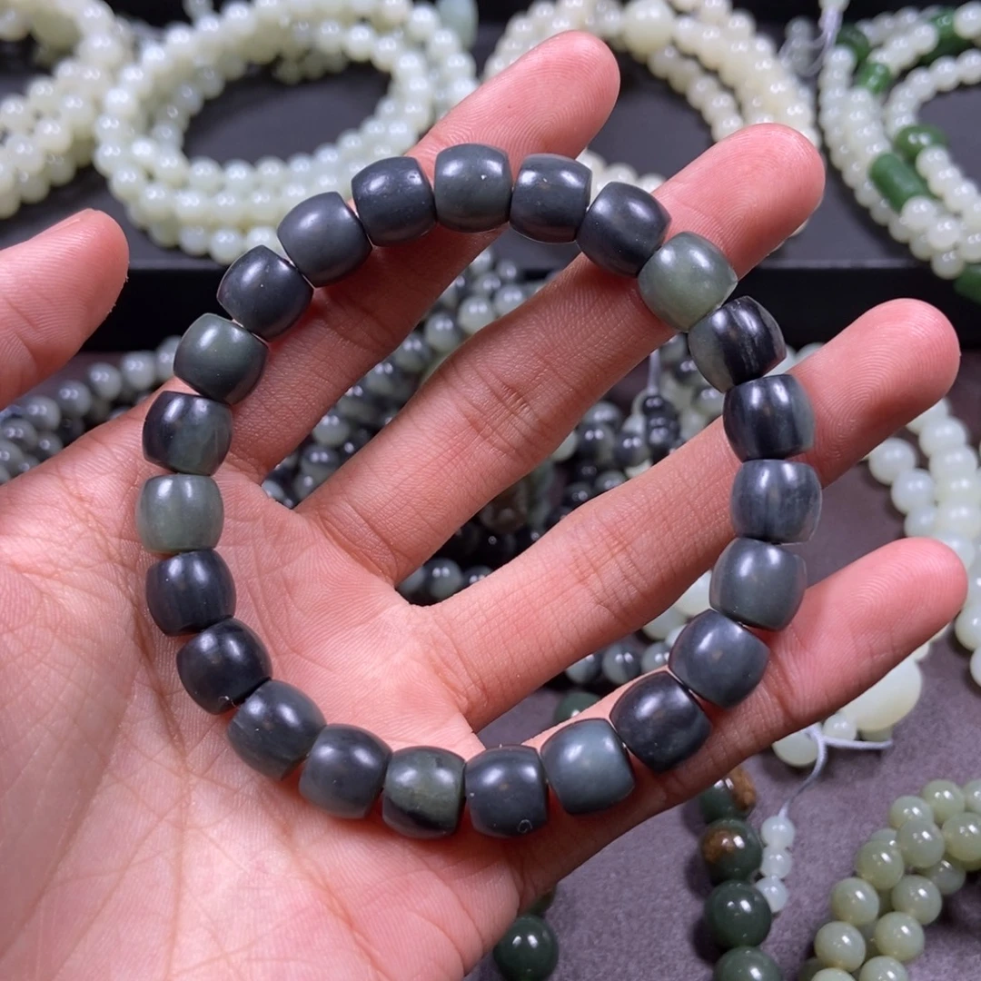 和田玉未镶嵌把件