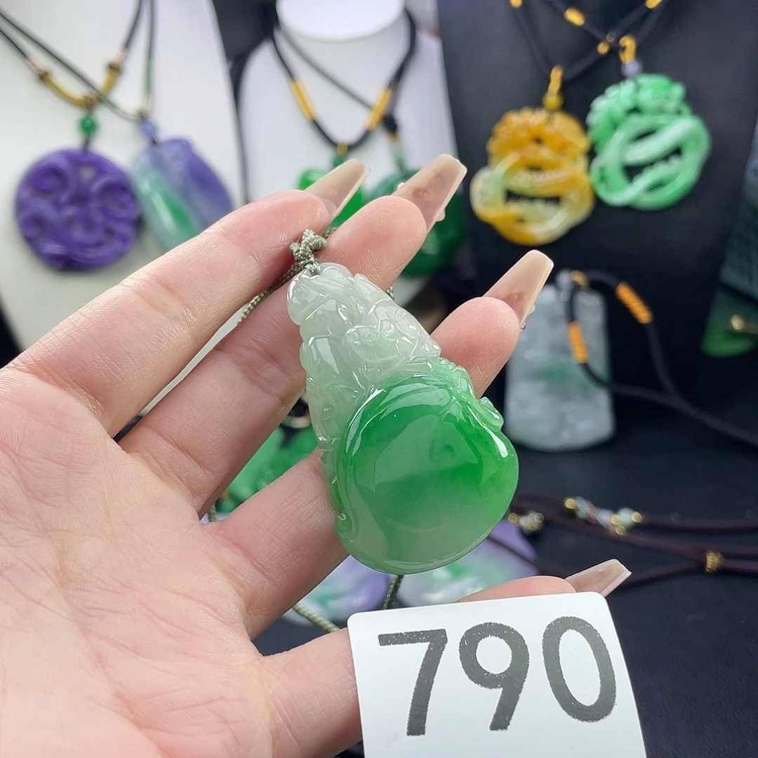 翡翠未镶嵌吊坠(赠链)