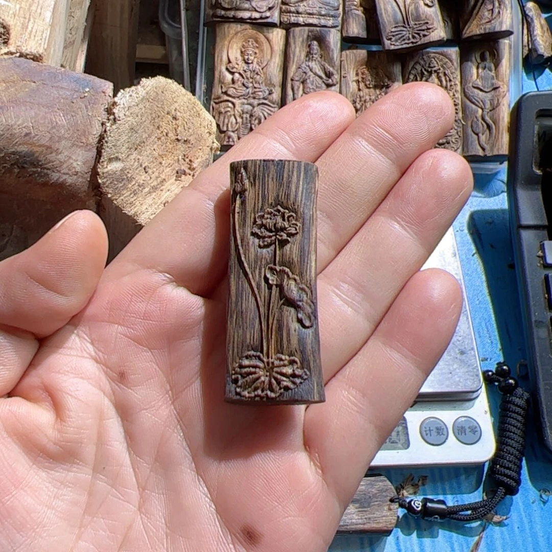 沉香吊坠晓**云白棋莲花4.9克