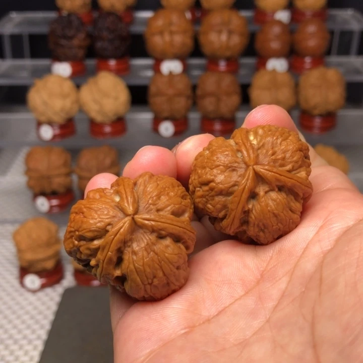 文玩核桃把件13小石斧三棱