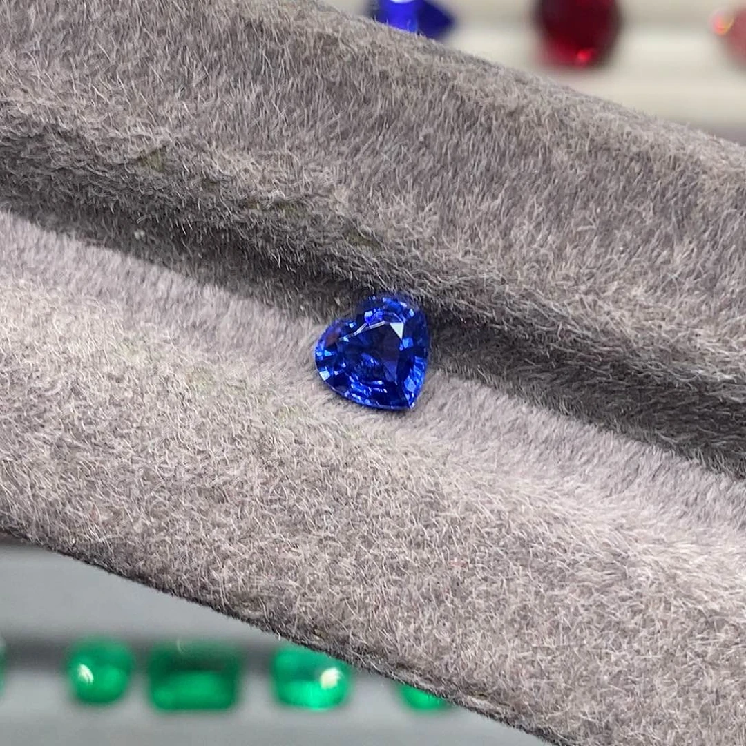蓝宝石裸石未镶嵌1.2克拉