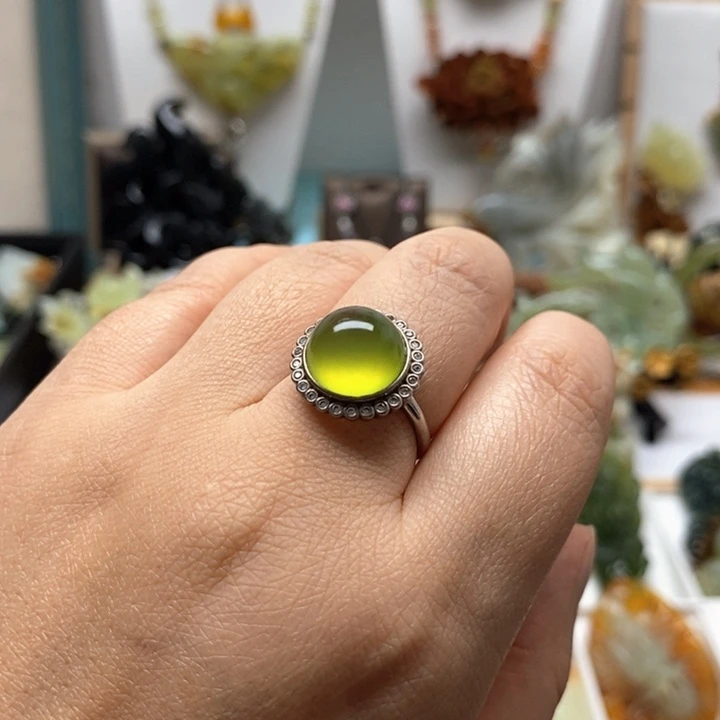 银S925镶嵌蛇纹石玉戒指