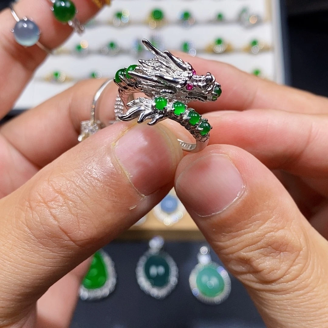 银S925镶嵌戒指翡翠什****利戒指