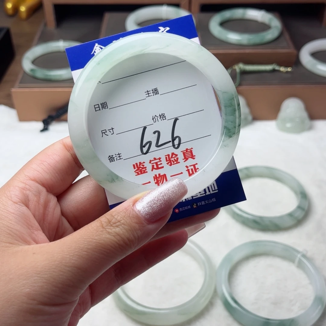 石英质玉手镯未镶嵌金***材