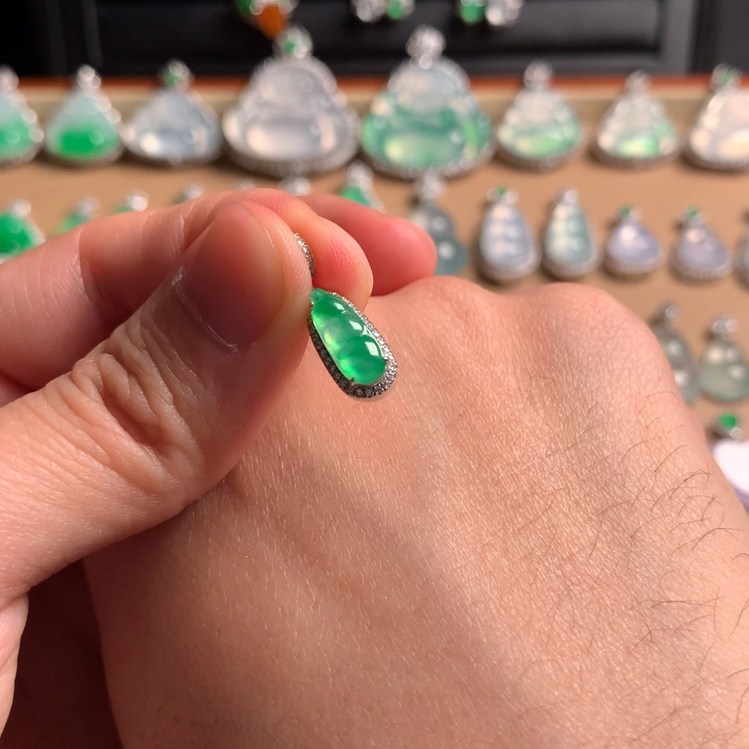 翡翠吊坠(不含链)18K金镶嵌