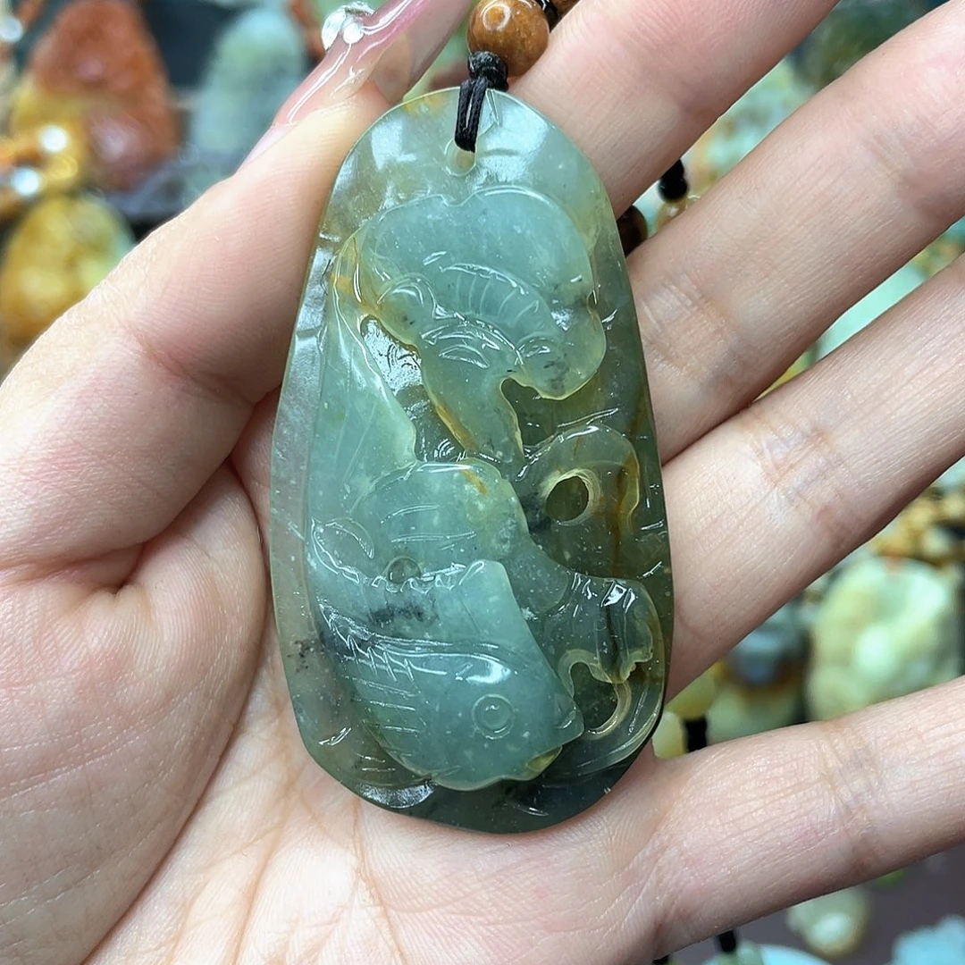 蛇纹石玉颈饰未镶嵌