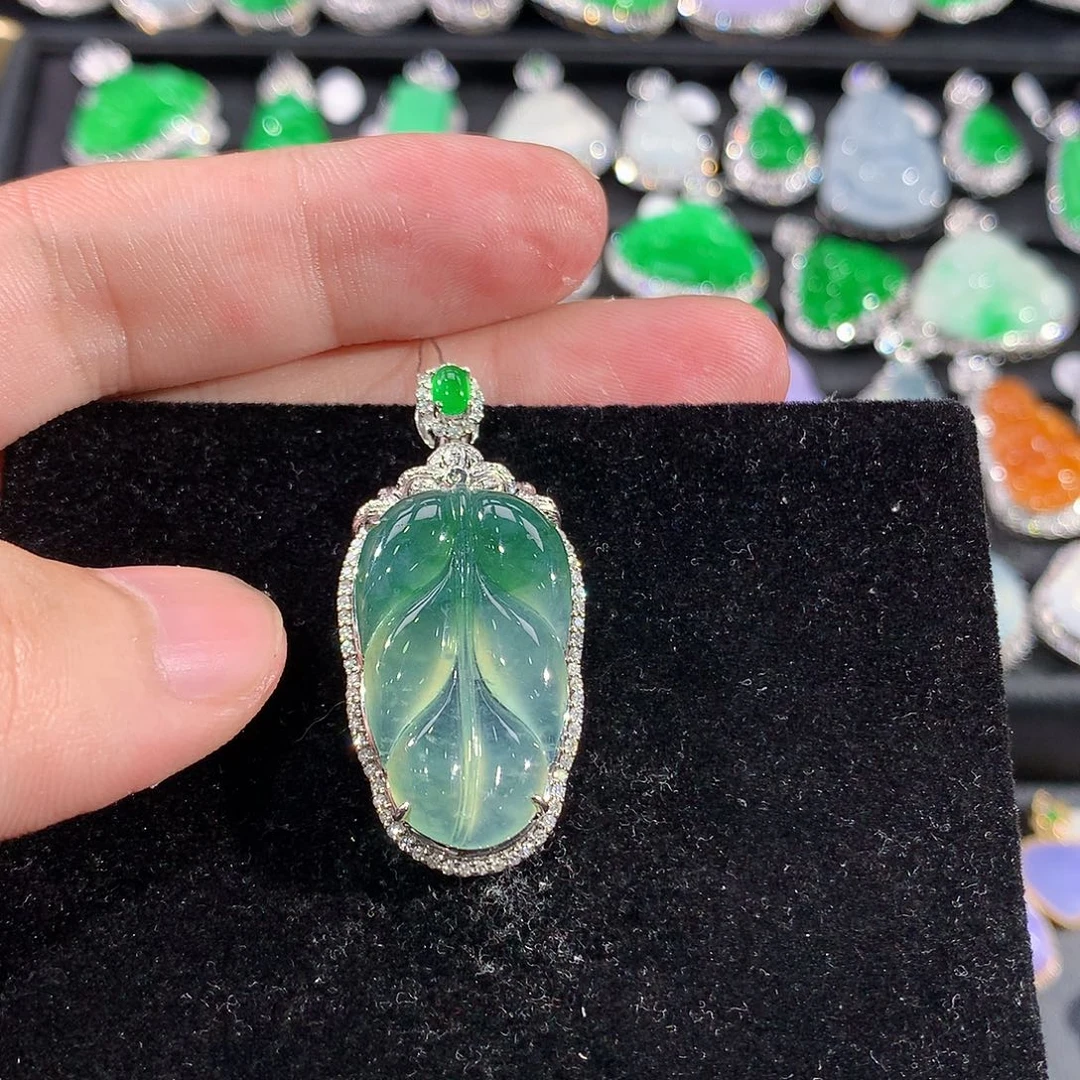 翡翠18K金镶嵌颈饰