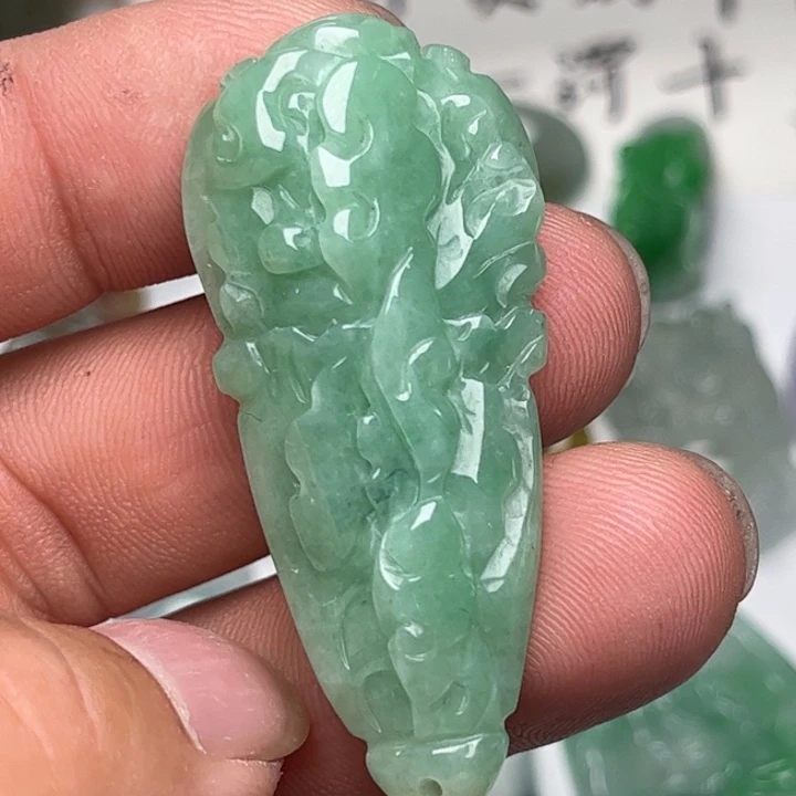 翡翠未镶嵌颈饰白菜