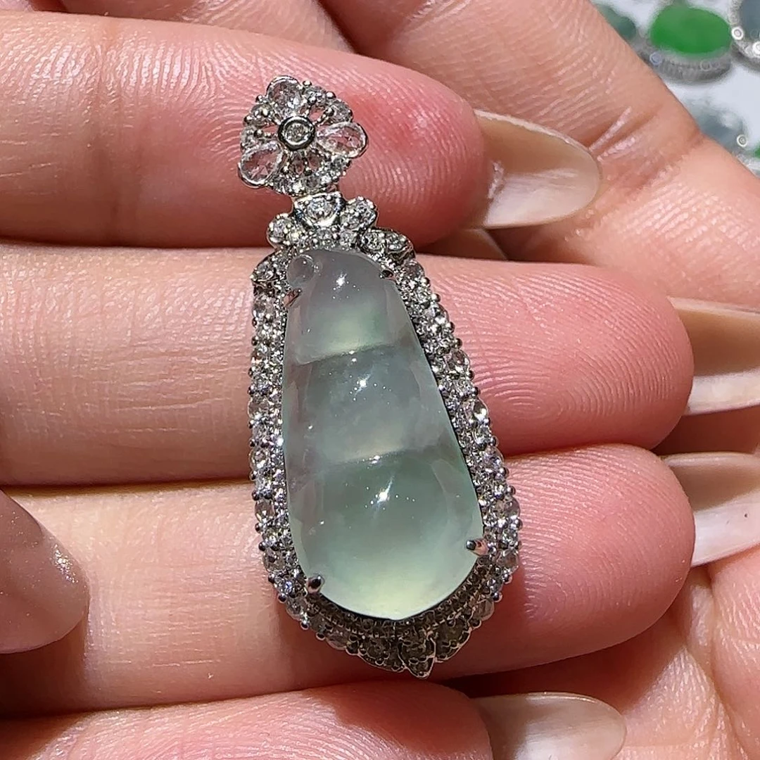 【闪购商品】颈饰18K金镶嵌翡翠天然