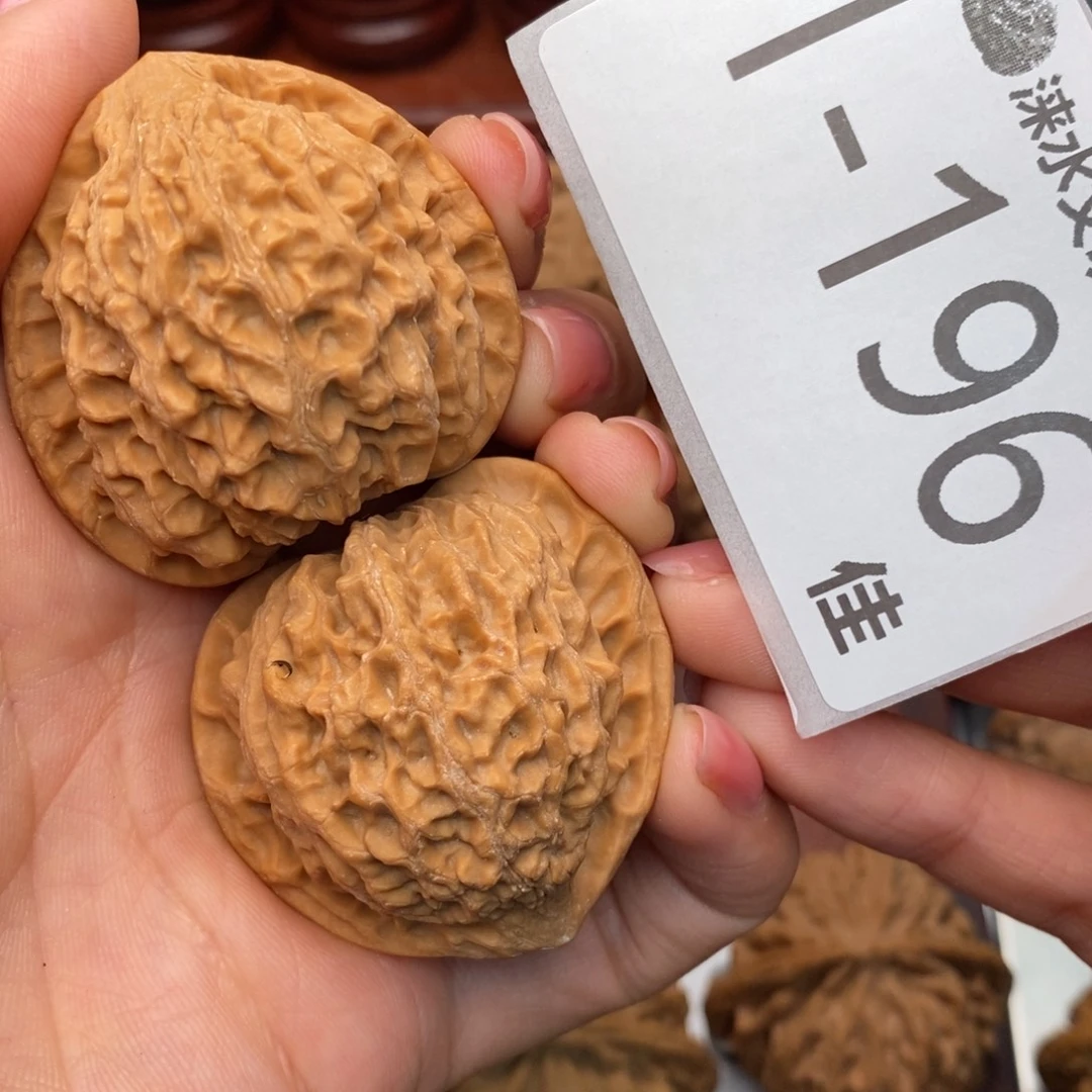 文玩核桃把件40金牛