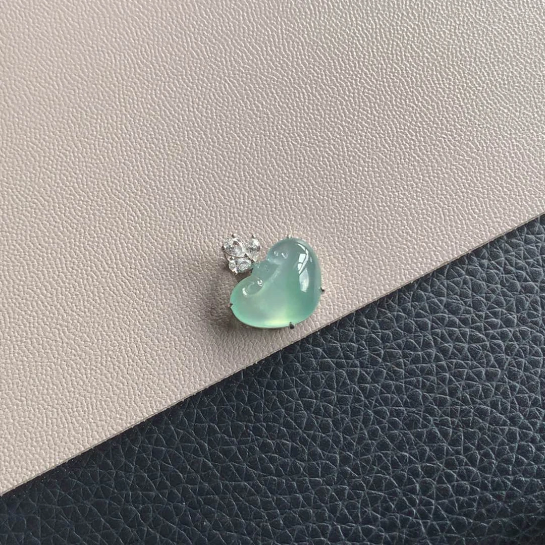 翡翠颈饰18K金镶嵌天然缅甸翡翠吊坠