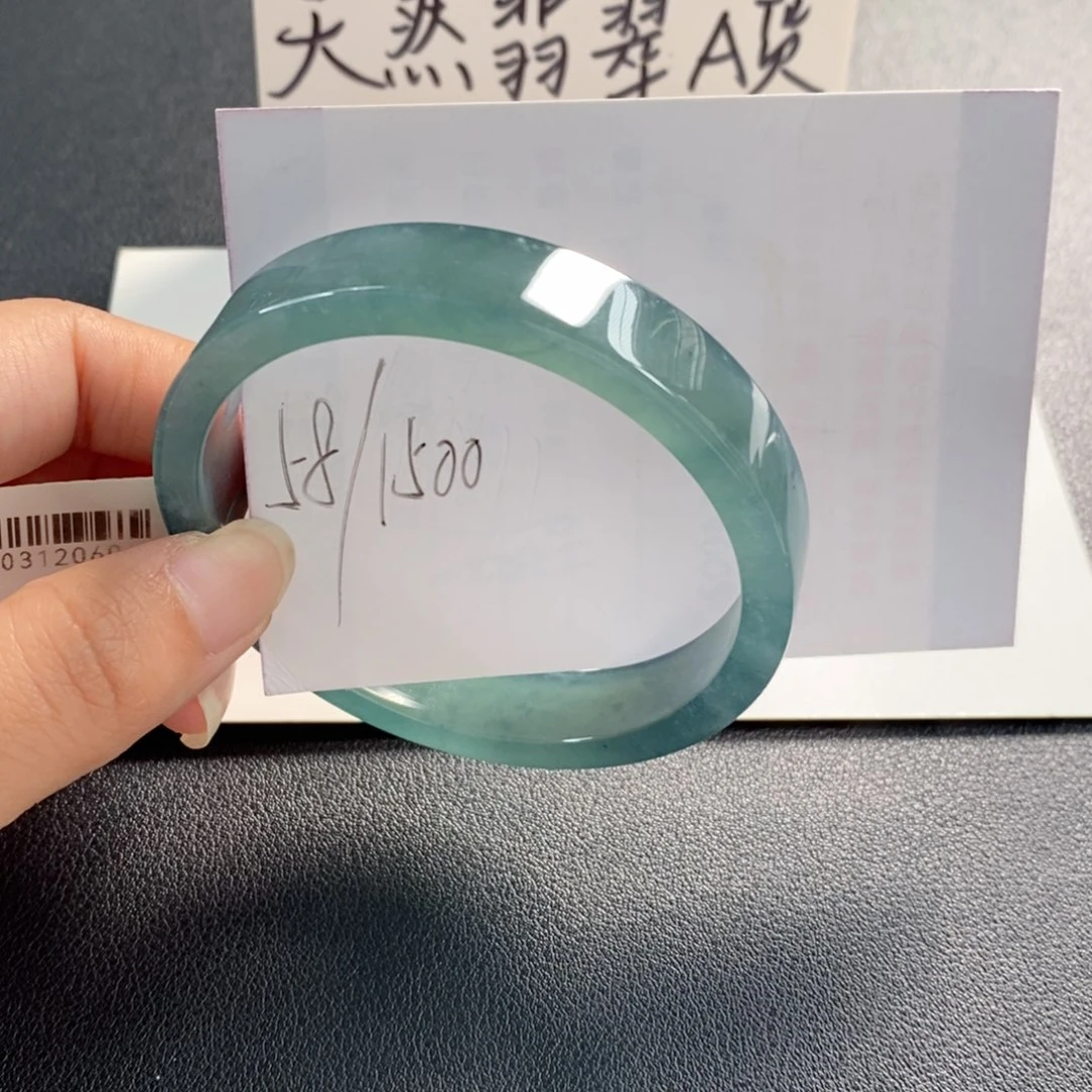 翡翠手镯未镶嵌天然翡翠