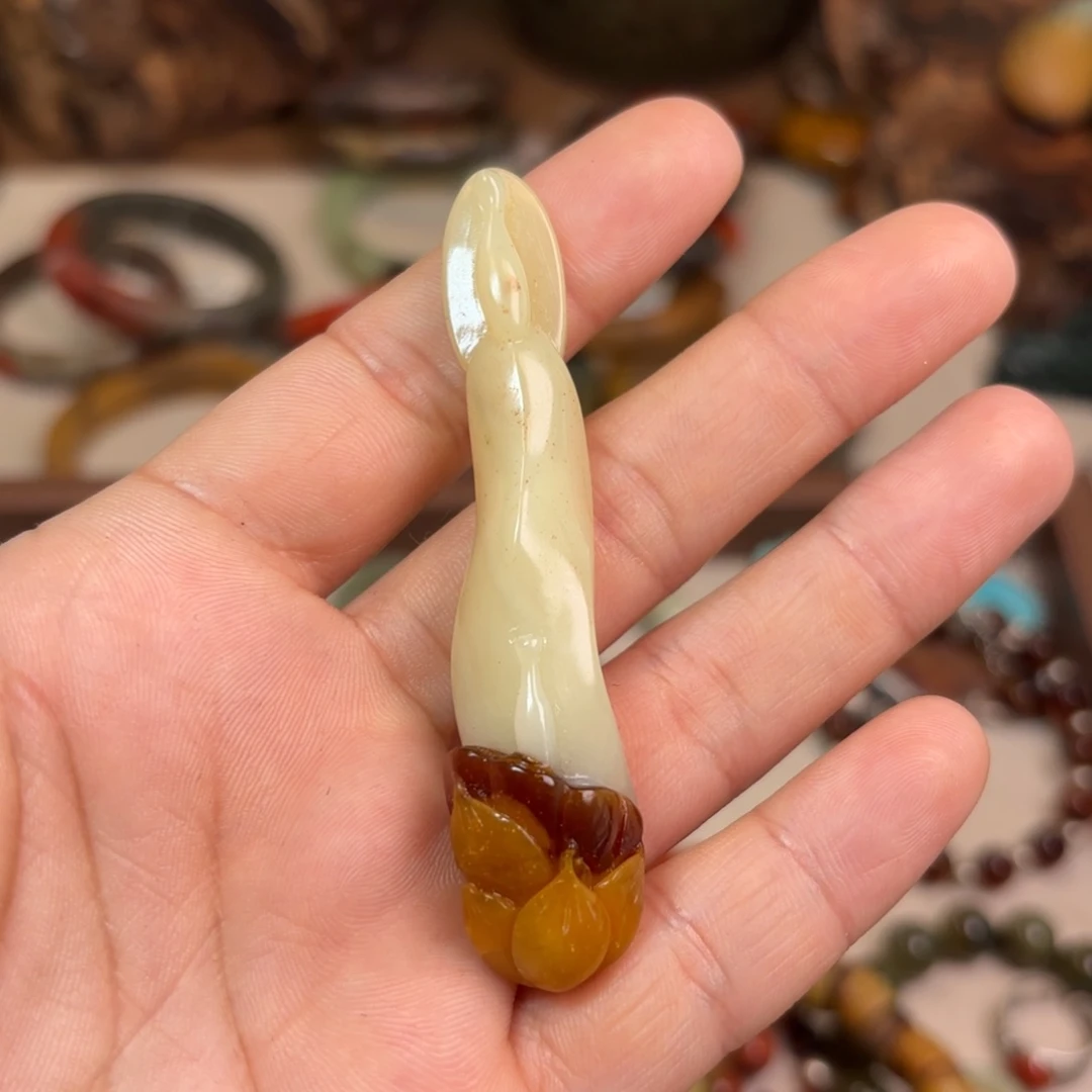 岫岩河磨玉（透闪石质玉）颈饰未镶嵌莲***?