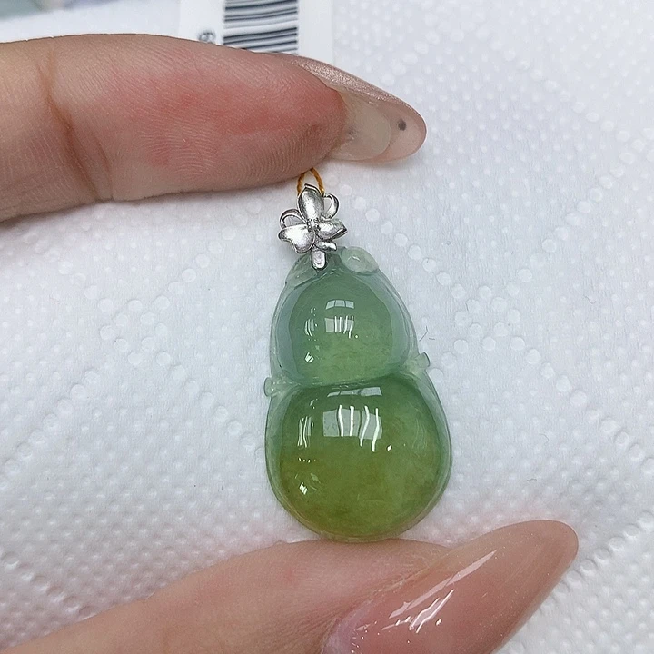 颈饰18K金镶嵌翡翠