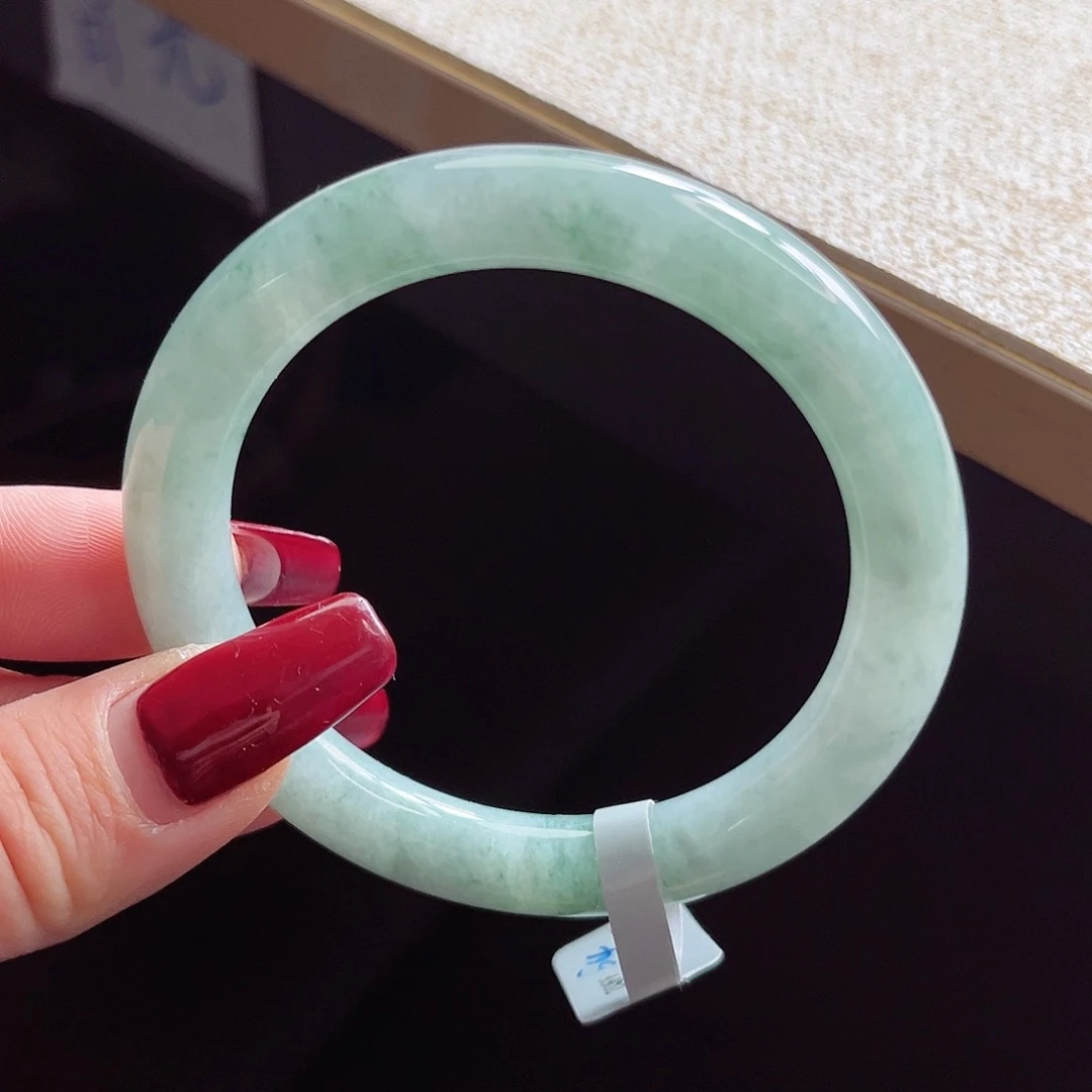 翡翠手镯未镶嵌手镯