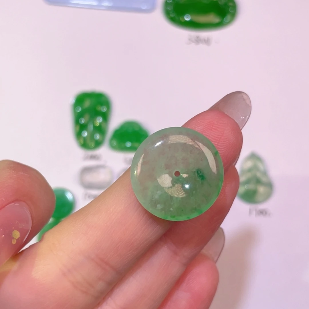 翡翠未镶嵌颈饰裸石