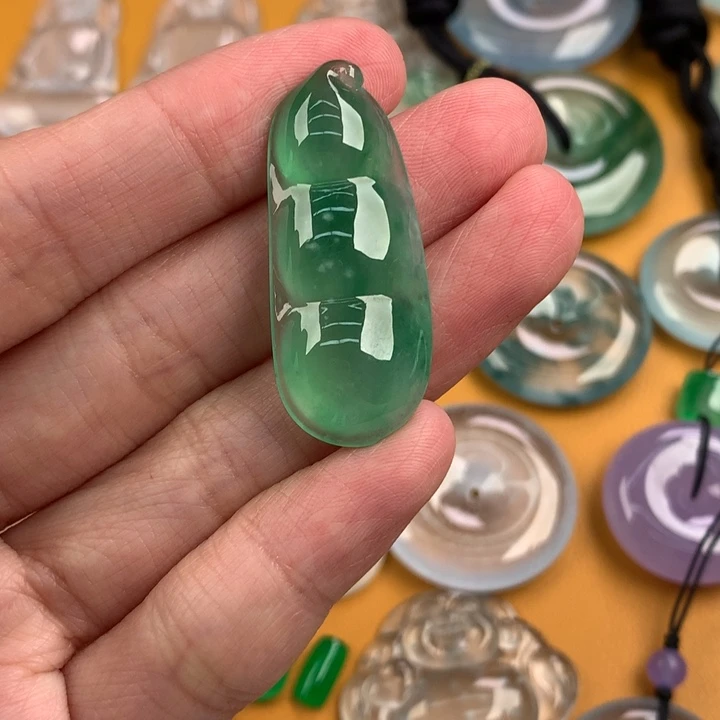 颈饰未镶嵌翡翠…..