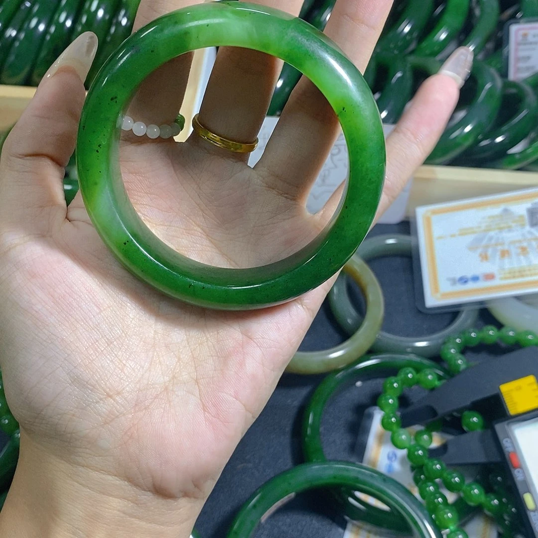 隔***王未镶嵌手链和田玉