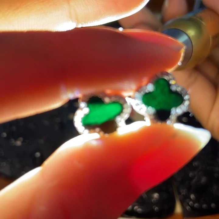 翡翠耳饰未镶嵌墨翠