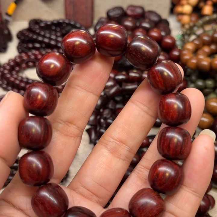 紫檀木类端景台印度小叶紫檀1.5老型珠无油无蜡