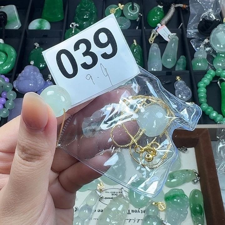 翡翠未镶嵌颈饰11