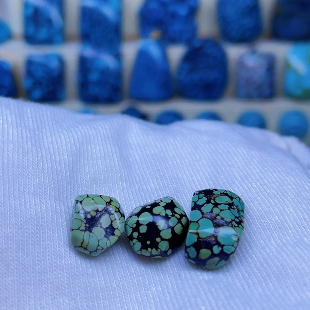 绿松石未镶嵌颈饰