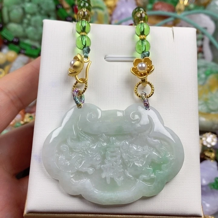 翡翠未镶嵌吊坠(赠链)