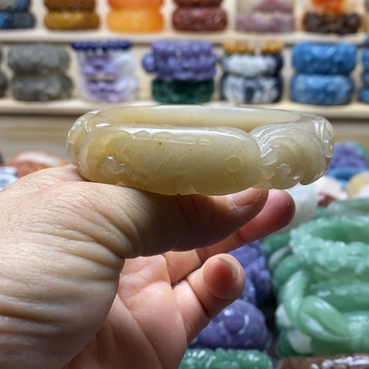 未镶嵌手镯石英质玉