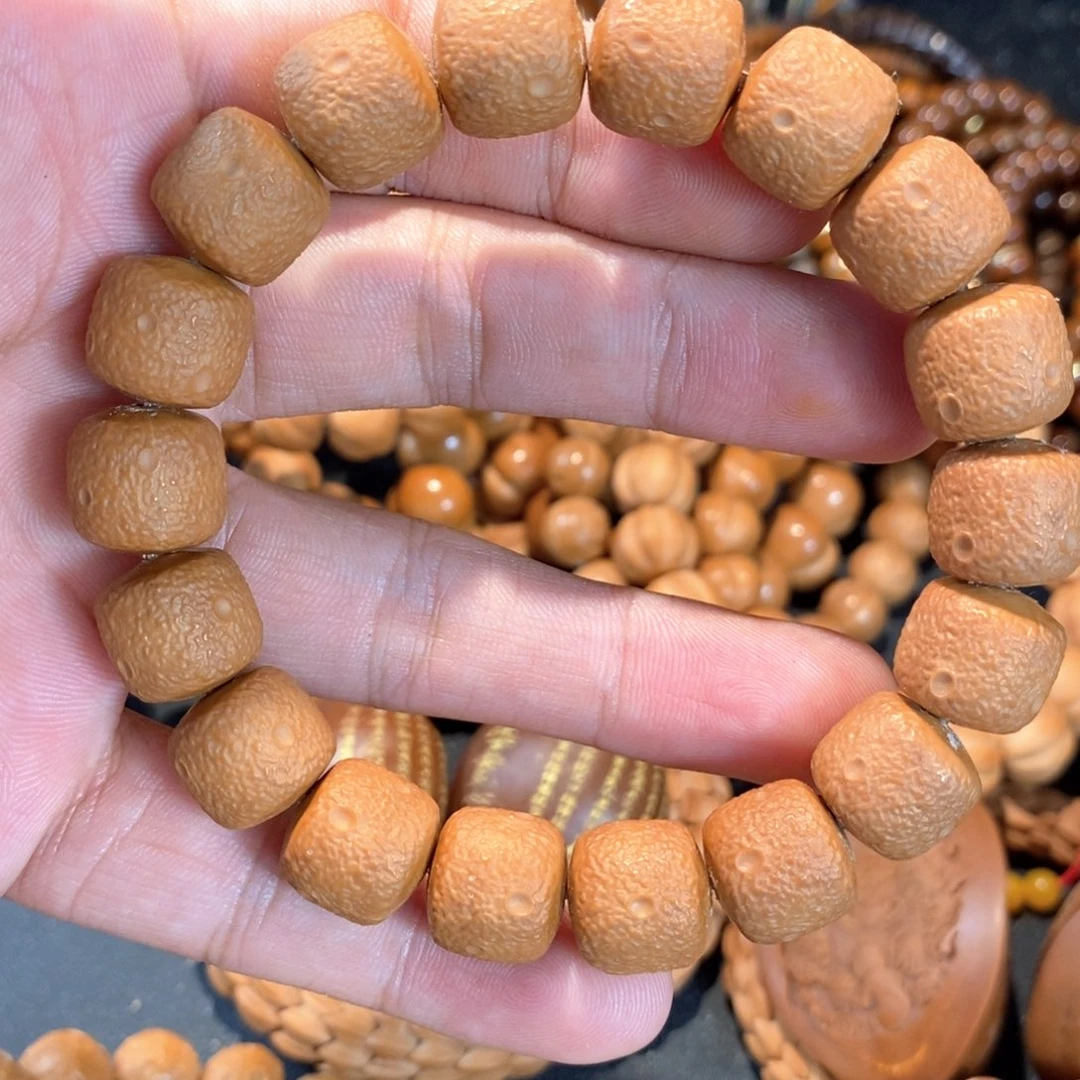 彦***慕猴头核桃手串桶珠星球