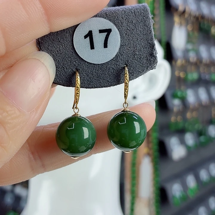 和田玉18K金镶嵌耳饰