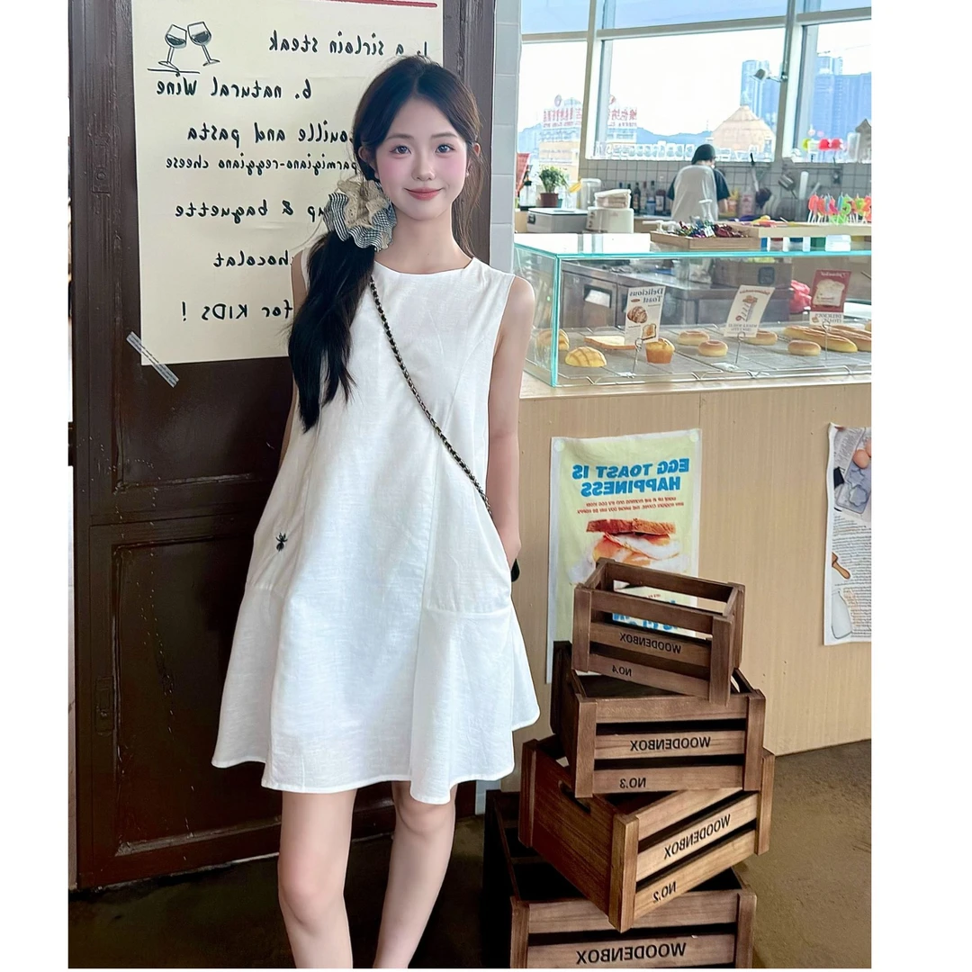 亚麻连衣裙刺绣白色韩版2025夏季简约清凉感显瘦轻奢减龄无袖裙子