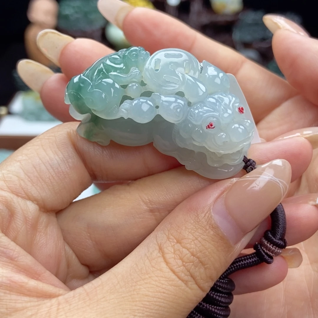 翡翠未镶嵌颈饰子母貔貅