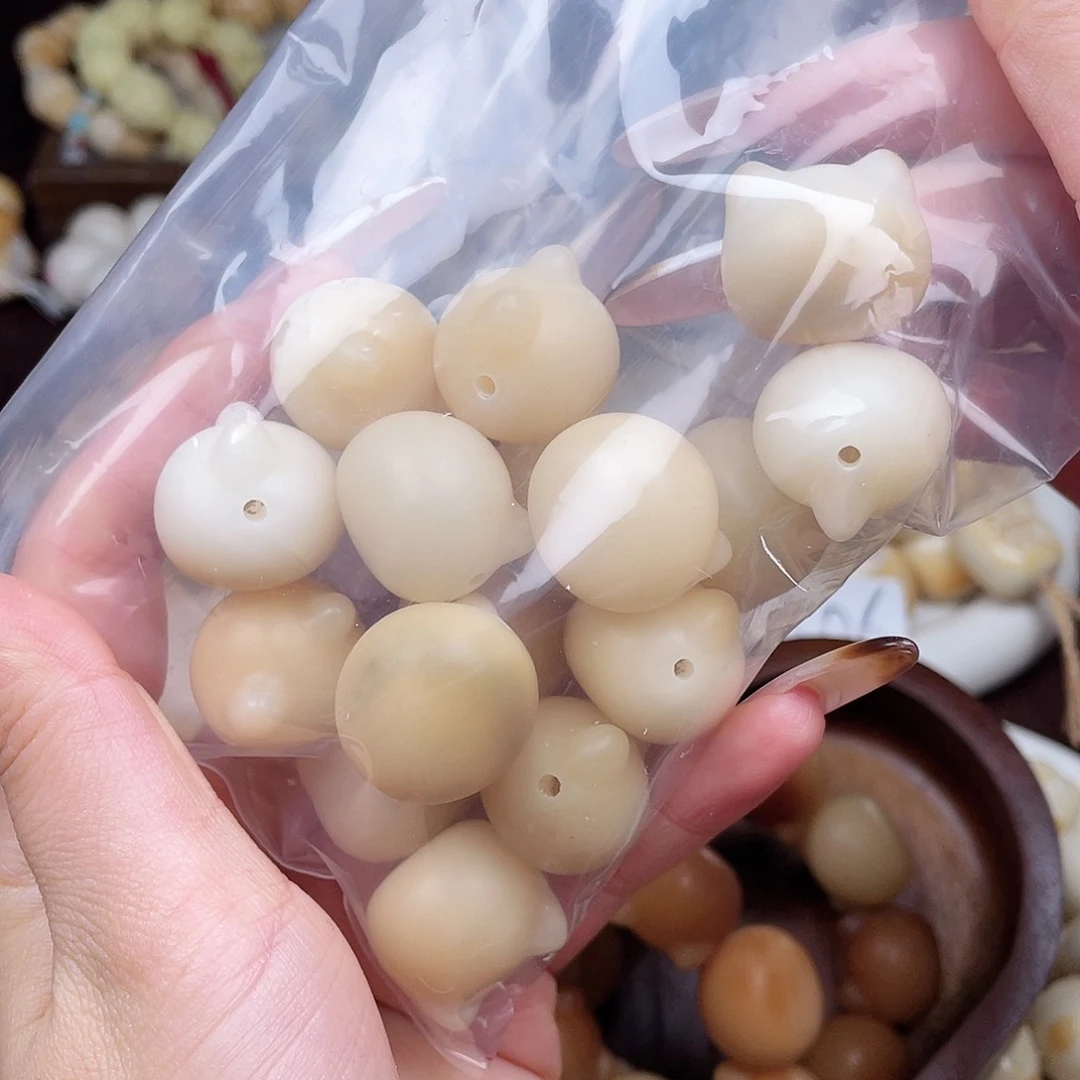 吊坠白玉菩提虎***尾成品11颗