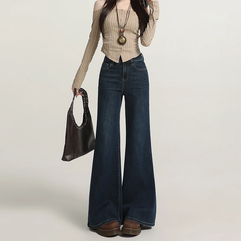 深蓝色不贴腿微喇牛仔裤女秋季新款复古高腰宽松阔腿显瘦喇叭裤子