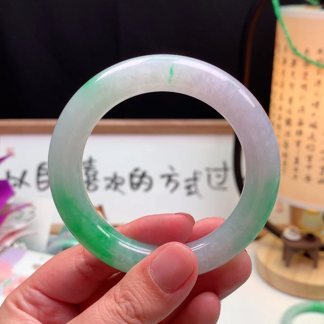 翡翠手镯未镶嵌缅甸